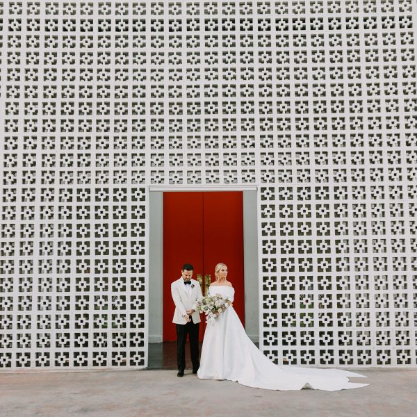 Midcentury Desert Wedding Wows &ndash; Photo by Let's Frolic Together