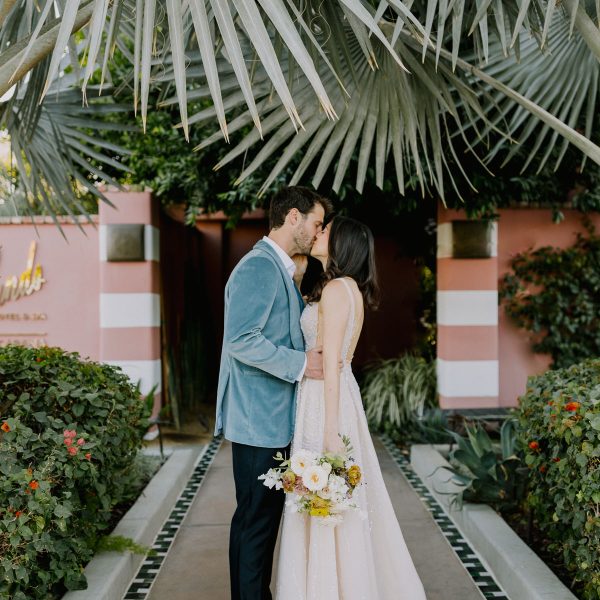 Pink Desert Sands Hotel Wedding &ndash; Photo by Let's Frolic Together