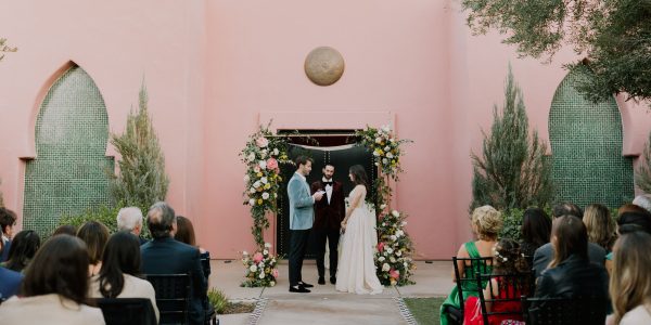 Pink Desert Sands Hotel Wedding &ndash; Photo by Let's Frolic Together